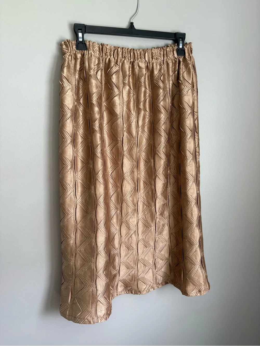Rich Radi Q’s New York Gold Micro Pleated Co-ordTop Skirt Diamond Texture Glam
